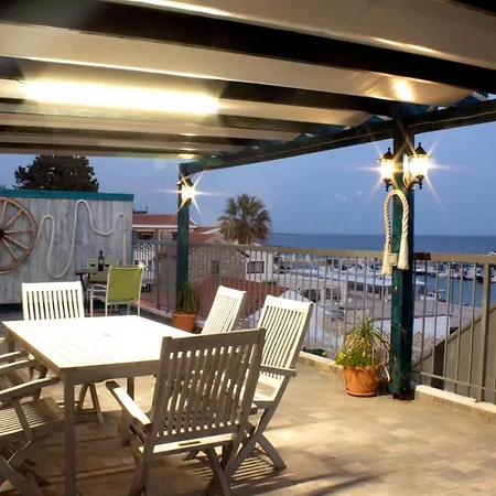 Penthouse With Roof Garden In Zygi Village Marina Casa vacanze