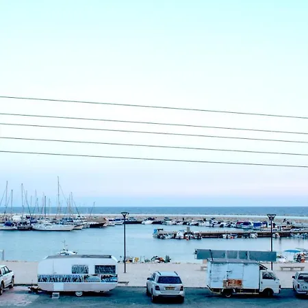 Casa vacanze Penthouse With Roof Garden In Zygi Village Marina Larnaca