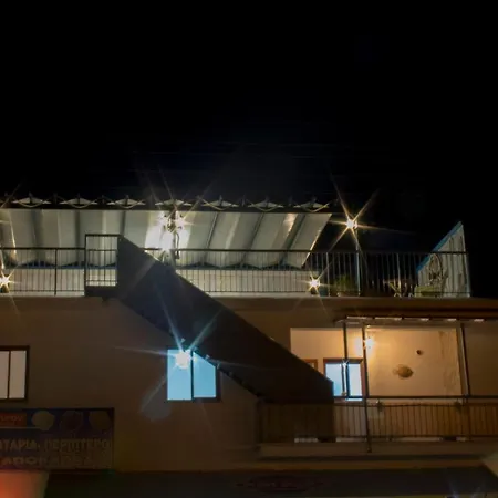 Prázdninový dům Penthouse With Roof Garden In Zygi Village Marina Larnaca