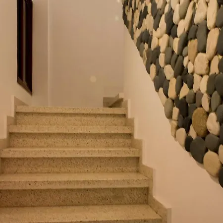 Prázdninový dům Penthouse With Roof Garden In Zygi Village Marina Larnaca