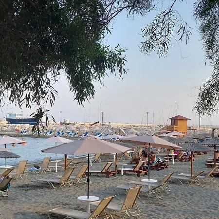 Penthouse With Roof Garden In Zygi Village Marina Casa vacanze