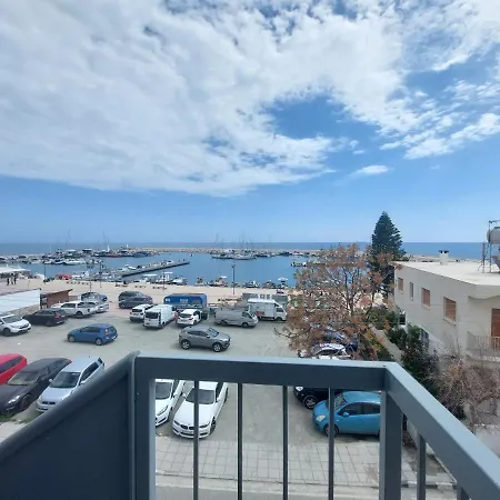 Penthouse With Roof Garden In Zygi Village Marina Prázdninový dům