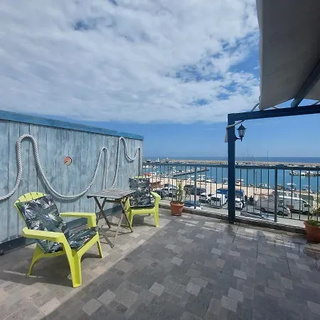 Prázdninový dům Penthouse With Roof Garden In Zygi Village Marina *