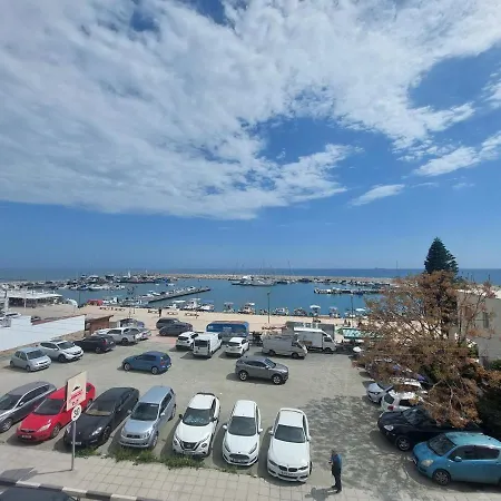 Penthouse With Roof Garden In Zygi Village Marina