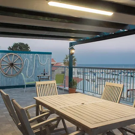 Σπίτι διακοπών Penthouse With Roof Garden In Zygi Village Marina Λάρνακα
