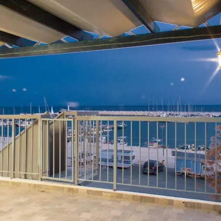 Penthouse With Roof Garden In Zygi Village Marina Σπίτι διακοπών *