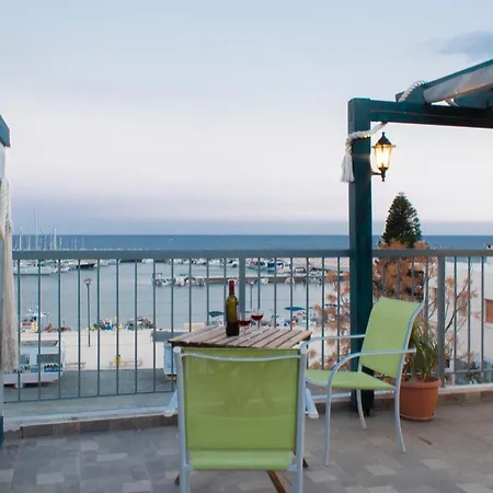Σπίτι διακοπών Penthouse With Roof Garden In Zygi Village Marina *