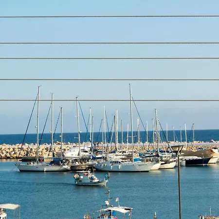 بيت للعطل Penthouse With Roof Garden In Zygi Village Marina *