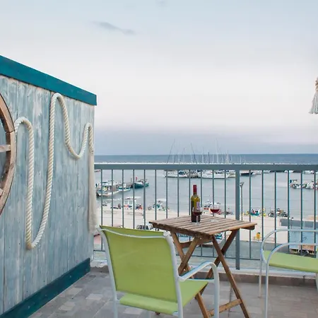 Penthouse With Roof Garden In Zygi Village Marina لارنكا