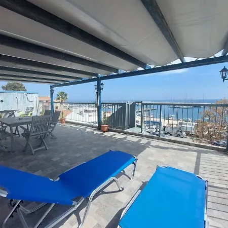 Penthouse With Roof Garden In Zygi Village Marina Λάρνακα