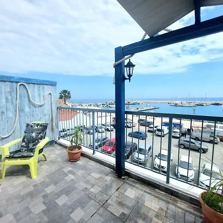 Σπίτι διακοπών Penthouse With Roof Garden In Zygi Village Marina *