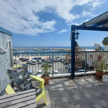 Penthouse With Roof Garden In Zygi Village Marina لارنكا