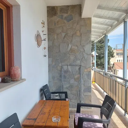 Penthouse With Roof Garden In Zygi Village Marina بيت للعطل لارنكا