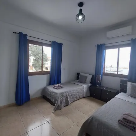 Penthouse With Roof Garden In Zygi Village Marina Σπίτι διακοπών *