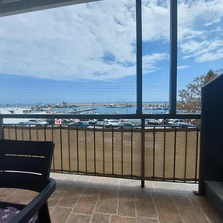 بيت للعطل Penthouse With Roof Garden In Zygi Village Marina لارنكا