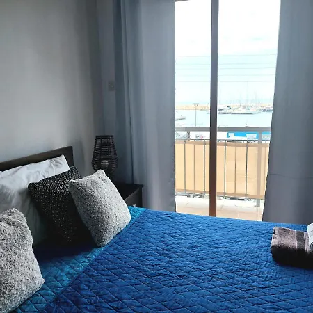 Penthouse With Roof Garden In Zygi Village Marina بيت للعطل