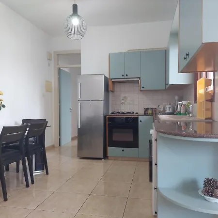 Σπίτι διακοπών Penthouse With Roof Garden In Zygi Village Marina
